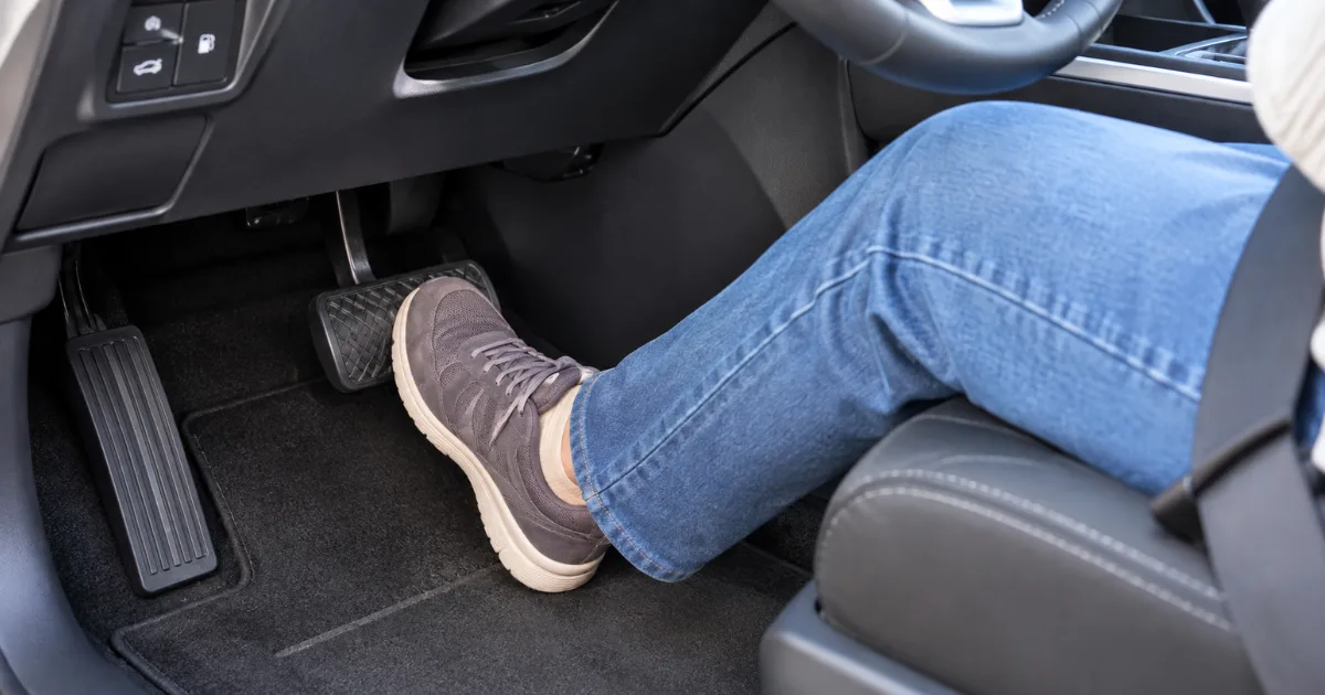Driver braking, illustrating when it is safe to drive after knee replacement